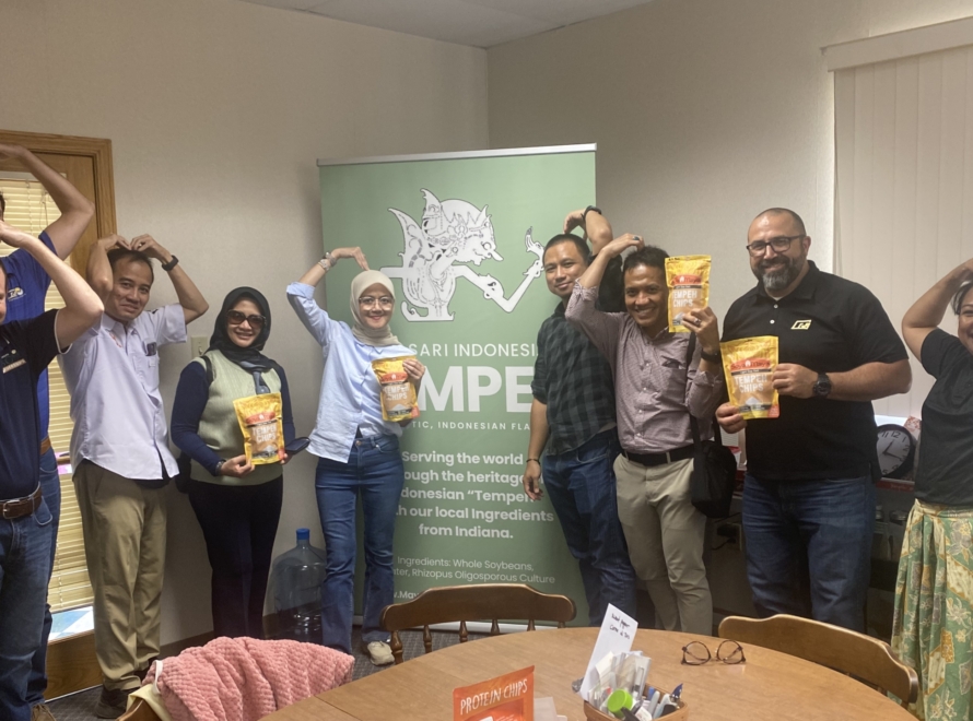 “Tangy Garlic Tempeh Chips SoyaMaya, a vegan and gluten-free snack option with high protein and low unsaturated fats”.