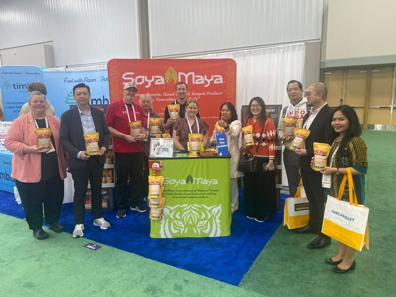 “Soya Maya's Tempeh Chip Display at Tradeshow Showcases High-Protein, Vegan Snack Options”.